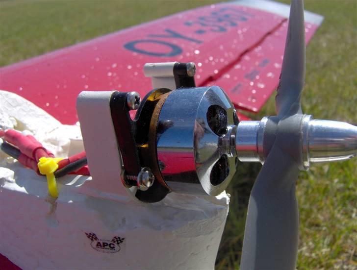 Fly Multiplex Easystar - Denne motor og propel er udskiftet med en F450EH 3500kv outrunner og en 5,5x4,7" propel. billede 9