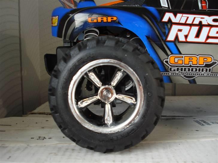 Off-Roader Nitro Rustler *SOLGT* - Så kom der traxxas 5 spoke crome fælge med GRP Offroad dæk på billede 14