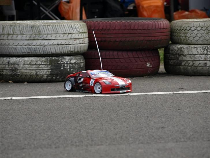 Bil Tamiya TA05 - Nissan FairladyZ Falken FlagCar - Going sideways at D1RC EuroCup billede 3