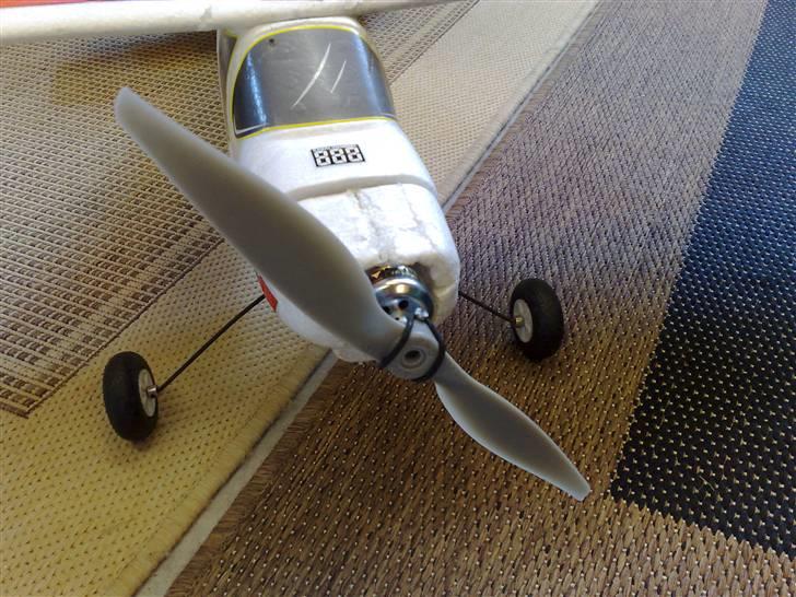 Fly MiniMag. Convert to Nitro - Der er lige plads til den store propel billede 10