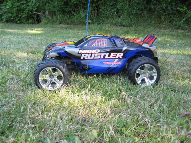 Off-Roader Traxxas Nitro Rustler - Her med Anaconda Dæk monteret billede 1