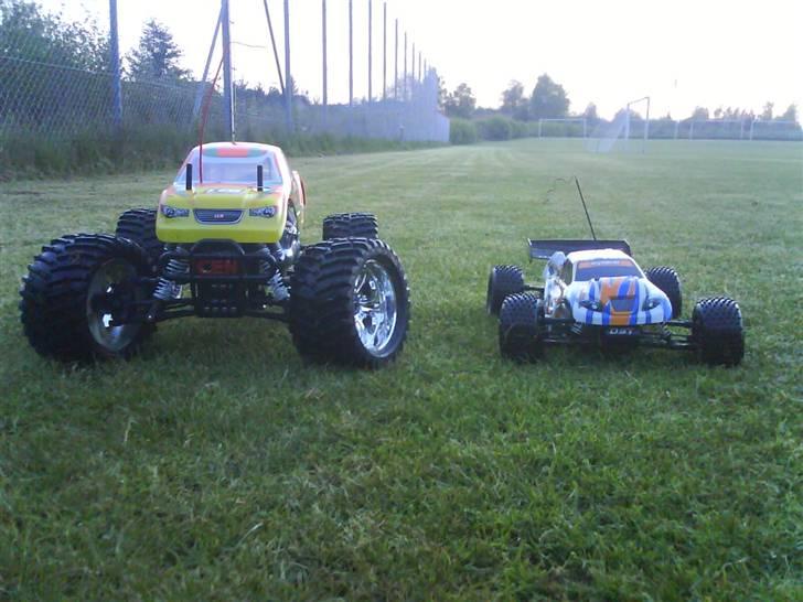 Off-Roader Kyosho DST stadiumtruck - det kan da ikke ses den er 30% større eller er det bare mig:D billede 2