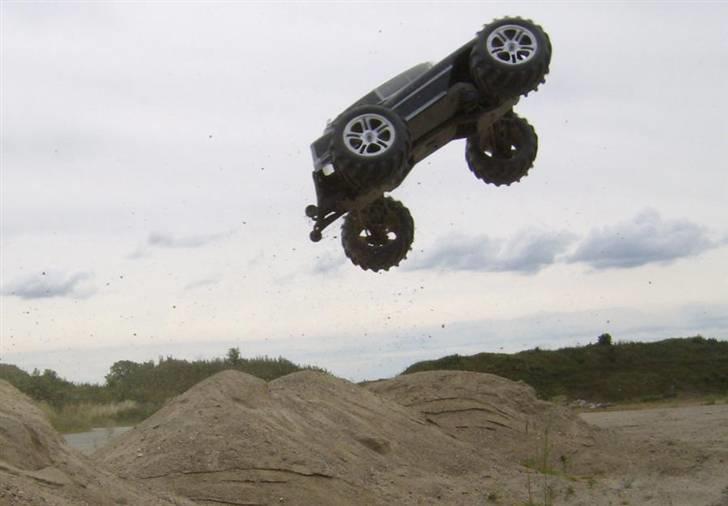Off-Roader :E-Maxx V Twin Lipo og Bl - så jumper vi....(-: billede 4