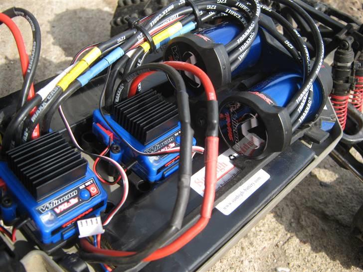Off-Roader :E-Maxx V Twin Lipo og Bl - V-Twin opsætning , 2 x VXL-3s ESC og 2 x Velineon extreme brushless power system.....(-: billede 8