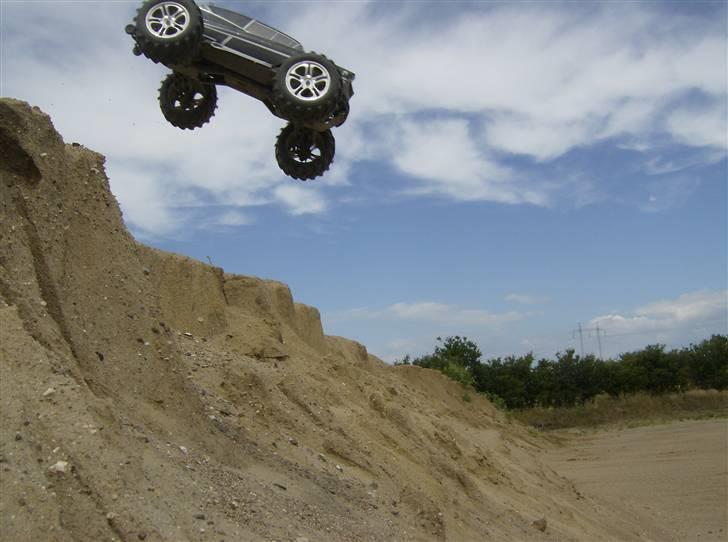 Off-Roader :E-Maxx V Twin Lipo og Bl - en tur ned af skrænten.....(-: billede 13