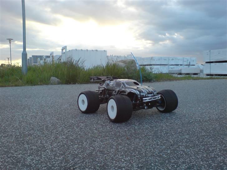 Off-Roader E-maxx Brushless billede 2