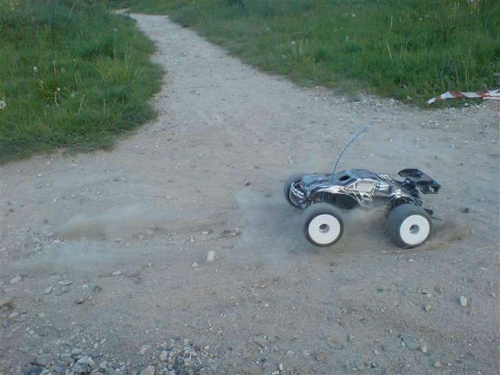 Off-Roader E-maxx Brushless billede 5