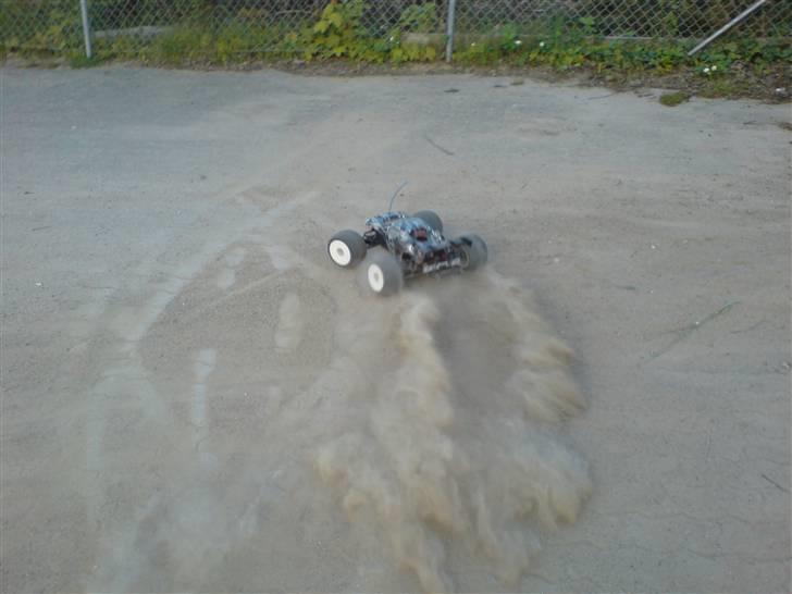 Off-Roader E-maxx Brushless billede 9