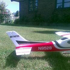 Fly Skyartec Cessna 182 Skyla