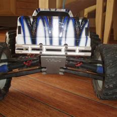 Off-Roader traxxas e-maxx: SOLGT