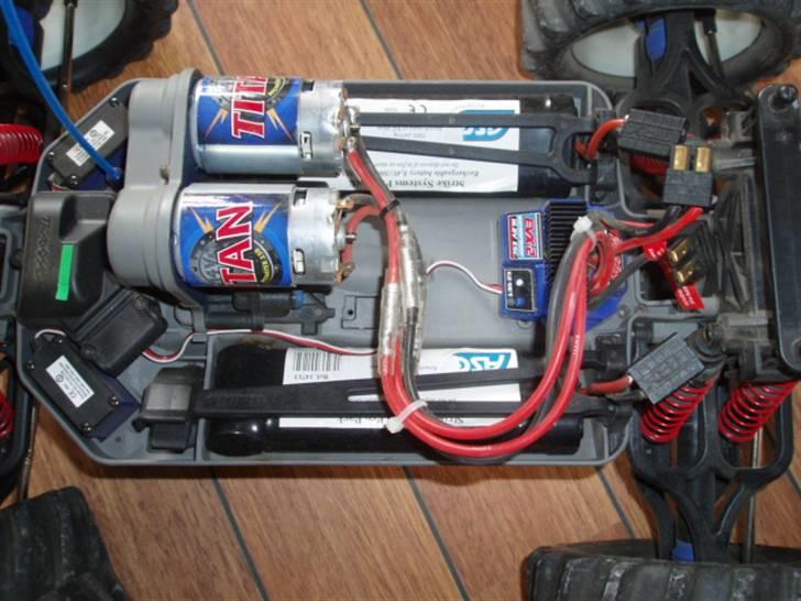 Off-Roader traxxas e-maxx: SOLGT billede 3