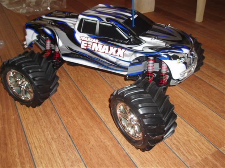 Off-Roader traxxas e-maxx: SOLGT - den er for fed billede 8