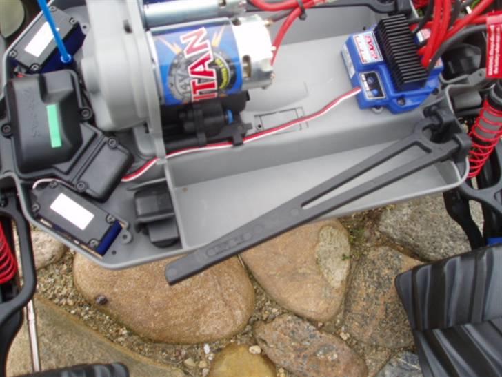 Off-Roader traxxas e-maxx: SOLGT billede 9