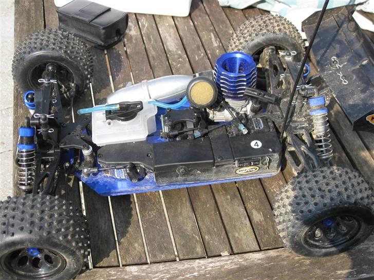 Off-Roader Kyosho DST - Stadium - Dette er bilen med originale olie støddæmpere. De kunne ikke klare mosten :-) billede 8