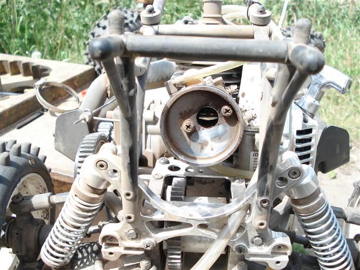 Off-Roader FG - Baja - Min makkers bil som desværre valgt og brække en lille tap ved luftfilteret, hvilket desværre betyd at den tog lidt mere en luft :( billede 11