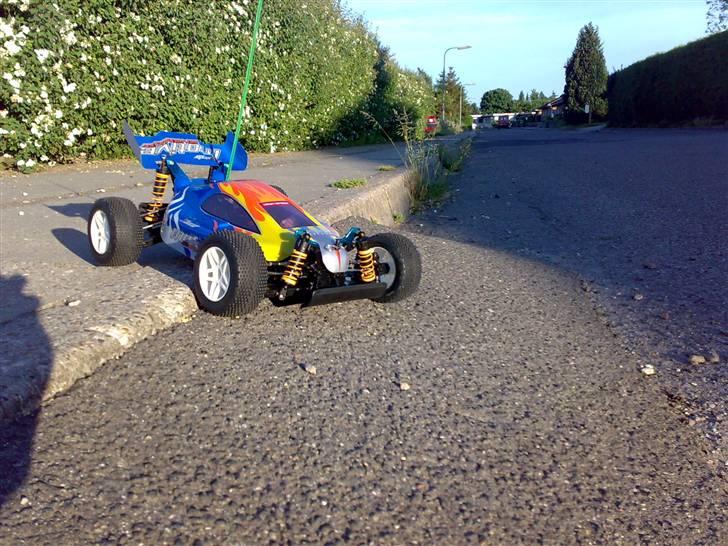 Buggy HBX MAX Buggy XTi - Første køretur, på vej ned af fortovet billede 1