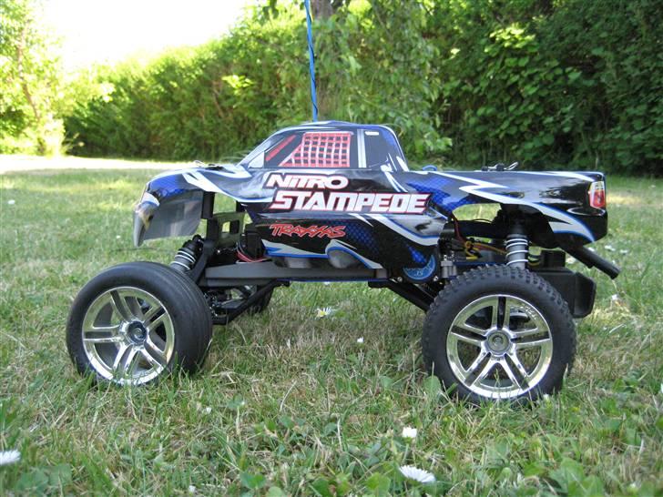 Off-Roader Traxxas nitro Stampede - Lånte lige min fars dæk fra hans Traxxas Nirto Rustler  :o) billede 16