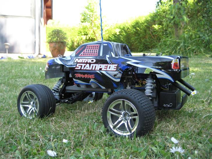 Off-Roader Traxxas nitro Stampede - Lånte lige min fars dæk fra hans Traxxas Nirto Rustler  :o) billede 17