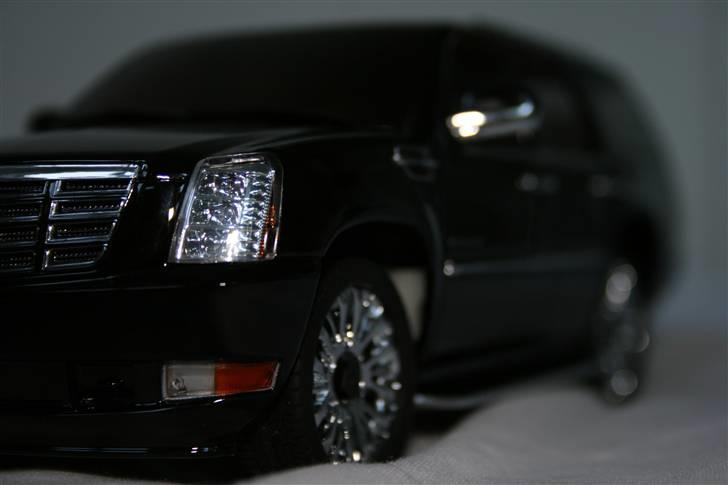 Bil mini-z Cadillac Escalade billede 6