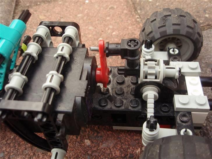 Bil Lego RC Racer HJEMMEBYG - Servoen og styrtøjet, det har været utrolig svært at lave styrtøjet, men jeg er meget tilfreds med det endelige resultat billede 13