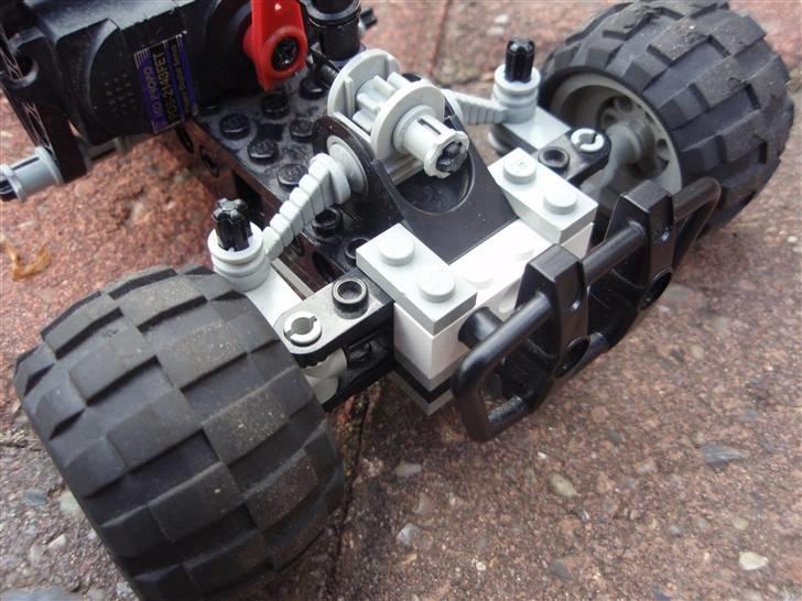 Bil Lego RC Racer HJEMMEBYG - Front bumberen billede 15