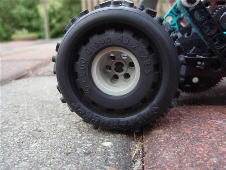 Bil Lego RC Racer HJEMMEBYG - Det ene baghjul billede 20