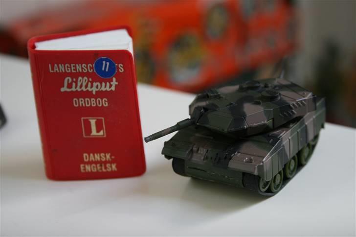 Militær Silverlit X-Tank - I forhold til en ordbog  ;-P billede 1