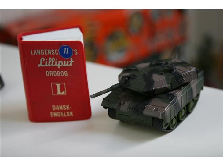 Militær Silverlit X-Tank - I forhold til en ordbog  ;-P billede 1