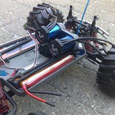 Off-Roader E-MAXX V-Twin (SOLGT)