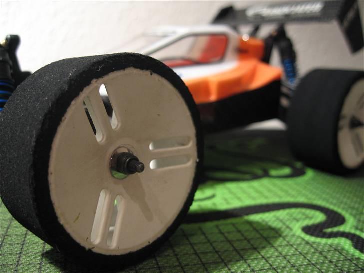 Buggy Associated Rc18 Brushless billede 1