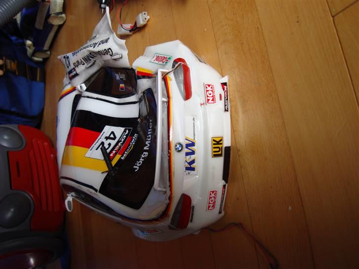 Bil TT-01 BMW 320Si E90 DØD - Karossen er knækket flere steder og bliver aldrig til en karos igen billede 18