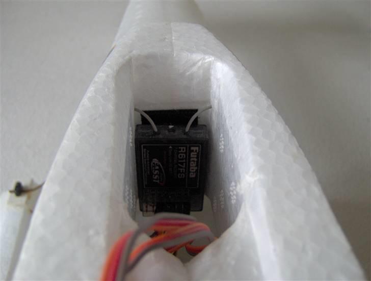 Fly Multiplex MiniMag - Ja, selvfølgelig en Futaba Fasst 2,4Ghz modtager. billede 11