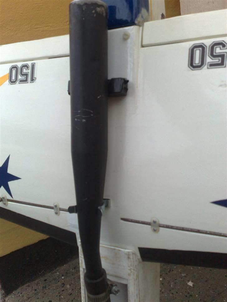 Fly Dalotel - Lavede en ny holder til tun udstødning. Lavet med en clips holder. købt i Jem & Fix 3 Kr. billede 10