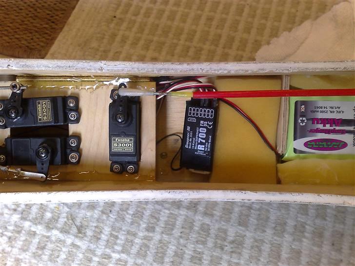 Fly Dalotel - Det nye RC udstyr + batt samt lidt skum billede 11