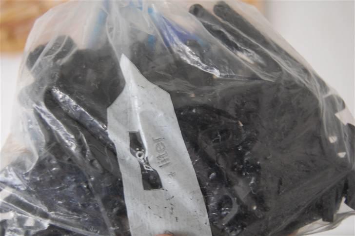 Bil Xray T1FK´05 (SOLGT) - masser af bærearme og hjulophæng i plast. Orginale billede 8