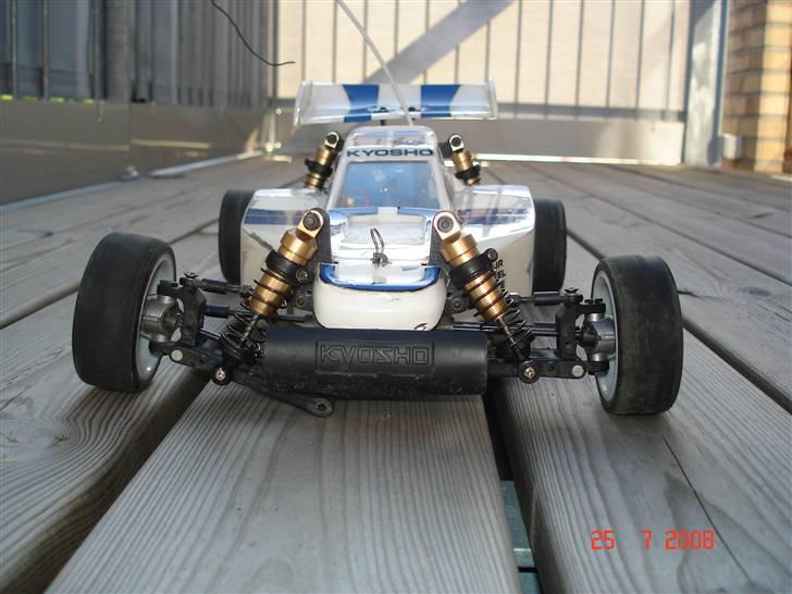 Bil Kyosho Optima ** SOLGT ** - ØNSKES - reservedel - Højre foreste bærearm er knækket :-( billede 4