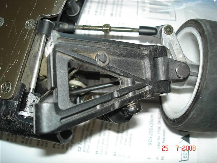 Bil Kyosho Optima ** SOLGT ** - Hjæælp - Knækket højre foreste bærearm... Har du denne reservedel ??? billede 11