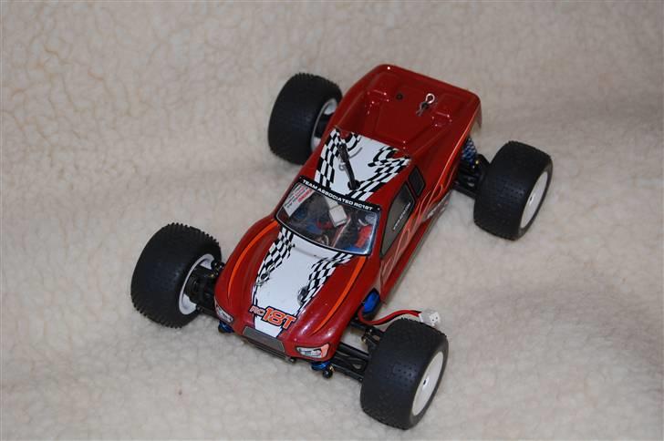 Truck RC18T - Min kære "lillebror" til mine driftere.. Lol, men den er underholden.. billede 1
