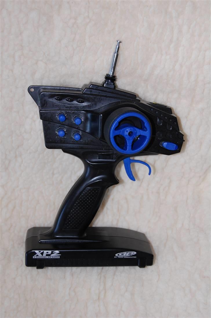 Truck RC18T - Remote, faktisk behageligt design. billede 9