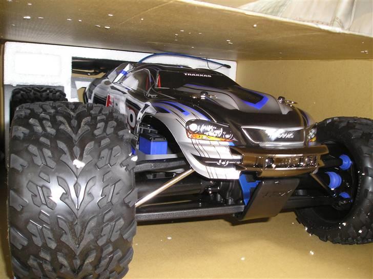 Off-Roader Traxas E-Revo solgt billede 2