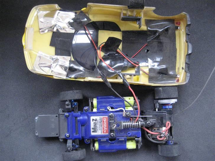 Bil mini-z mr02 - mro2 med lyssæt der er loddet på printet så det lyser når man tænder bilen billede 6