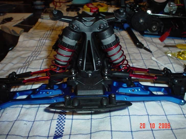 Off-Roader Traxxas Jato 3.3 - Den færdige front billede 4