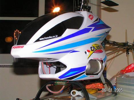 Helikopter Kyosho Caliber 30 - Jeg er ikke helt færdig med at samle  billede 1