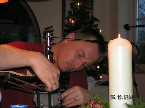 Helikopter Kyosho Caliber 30 - som man kan se på lyset er den først taget i brug den 25/12/2004 billede 8