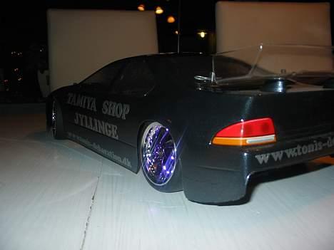 Bil Xray T1 Factory kit - Taget d. 28/12 04.     Ps. Fælgene er ikke blå de er Chrom-lilla... hehe billede 10