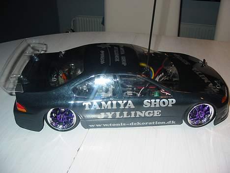 Bil Xray T1 Factory kit - Taget d. 28/12 04.     Ps. Fælgene er ikke blå de er Chrom-lilla... hehe billede 7