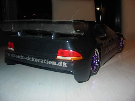 Bil Xray T1 Factory kit - Taget d. 28/12 04.     Ps. Fælgene er ikke blå de er Chrom-lilla... hehe billede 6