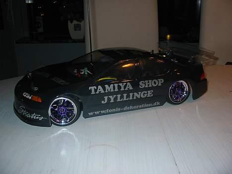 Bil Xray T1 Factory kit - Taget d. 28/12 04.     Ps. Fælgene er ikke blå de er Chrom-lilla... hehe billede 2