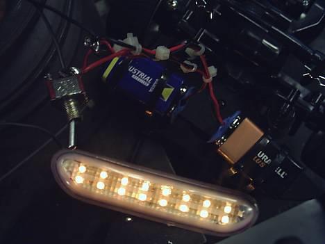 Bil Tamiya TL-01 - har lavet nået perfekt orange lys til bilenb med 2x 9vold bat med luftfly´s knap billede 8