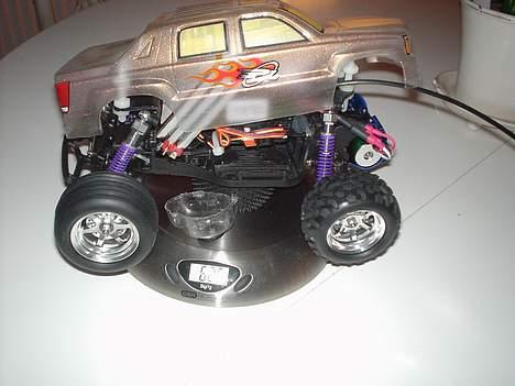 Off-Roader Stadium Truck Losi Mini-t - 625 Gram, og minus de 15 gram som dækket under bilen vejer = 610 Gram fuldstændig køreklar. billede 4